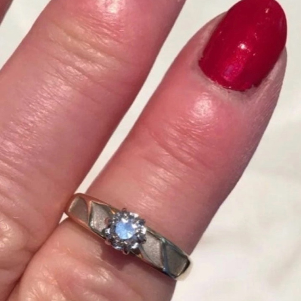 VINTAGE 14K DIAMOND ENGAGEMENT RING - Picture 3 of 8